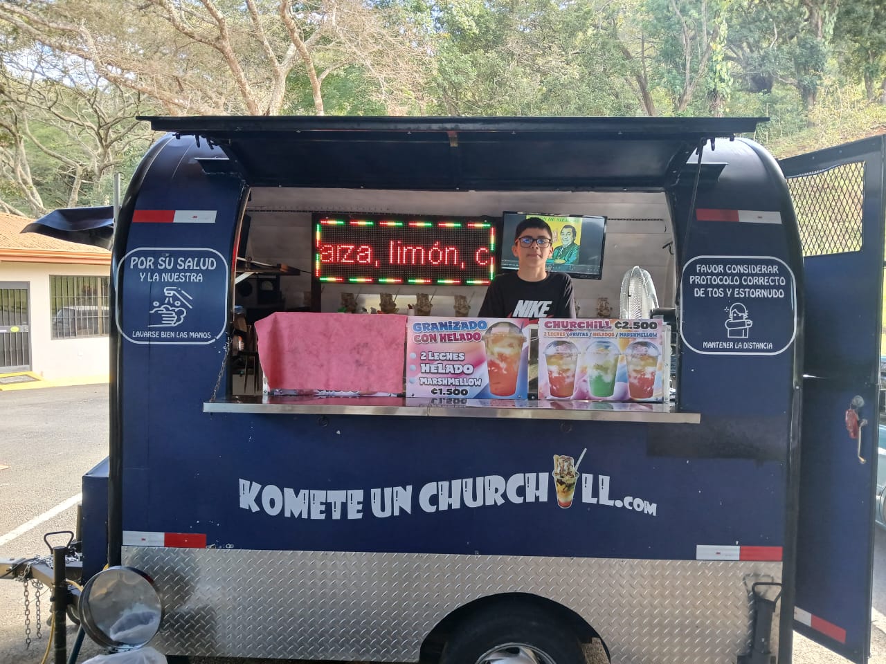 Komete un  Churchill. Com